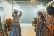 舞台裏のNegicco。（Photo by serica）