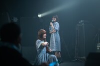 しゃべるだけしゃべってマイペースに水分補給するNao☆（手前）。