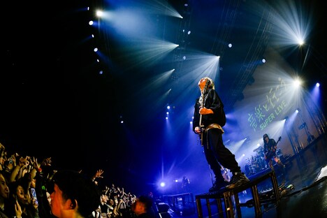 coldrainのライブ中の様子。(Photo by AZUSA TAKADA)