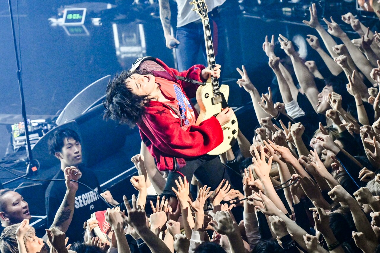 須藤俊（B, Cho / ハルカミライ）（Photo by AZUSA TAKADA