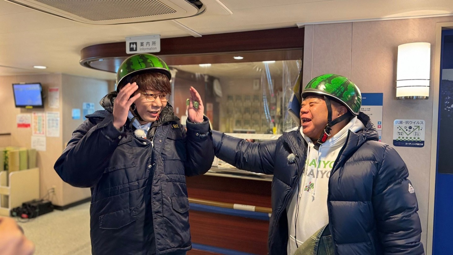 小宮浩信（三四郎）と出川哲朗。©︎テレ東