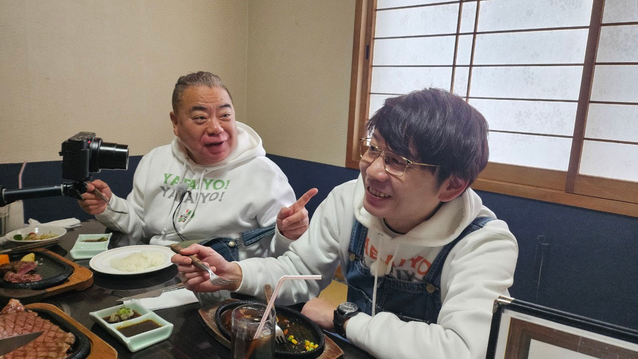 出川哲朗と小宮浩信（三四郎）。©︎テレ東