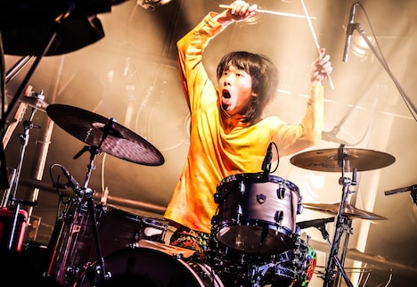 タイチサンダー(Dr / ex. 爆弾ジョニー)(撮影:森好弘)