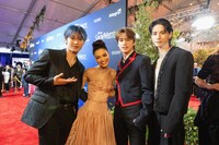 「白雪姫」主演のレイチェル・ゼグラーとJO1の與那城奨、佐藤景瑚、河野純喜。©2025 Disney Enterprises, Inc. All Rights Reserved.