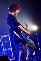 HIROKAZ（G / 04 Limited Sazabys）（Photo by AZUSA TAKADA）