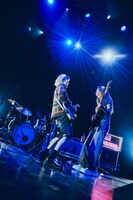 Chilli Beans.のステージの様子。（撮影：山川哲矢）