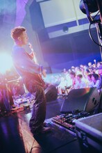 日向秀和（B / ストレイテナー）（撮影：山川哲矢）