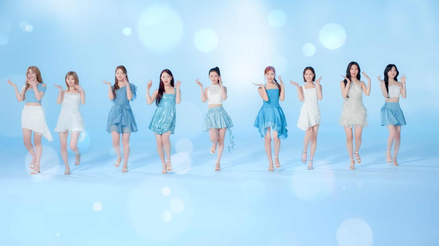 NiziUが出演するCM「肌ノイズミュート」編より。