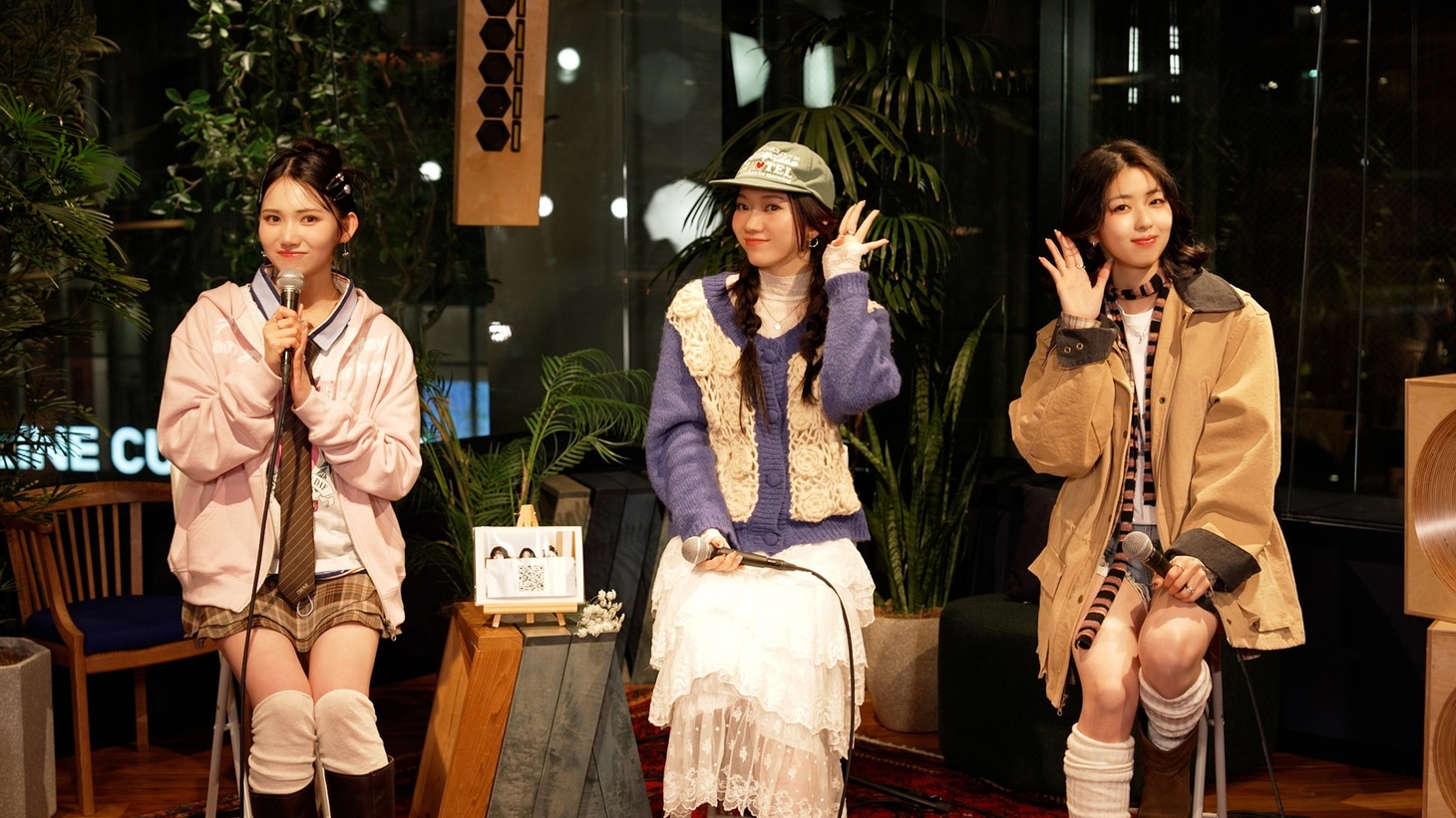 IS:SUE「DIGITAL SINGLE ”Love MySelf”リリース記念TALK LIVE」の様子。