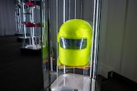 ステージで使用された黄色い被り物。