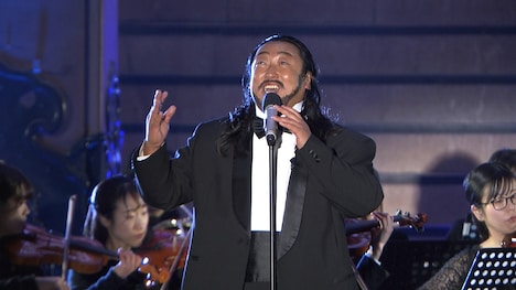 「秋山歌謡祭2025」より。©メ～テレ