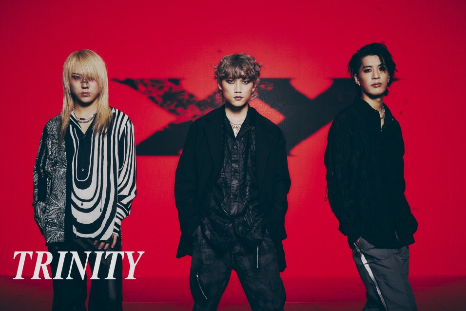 XYバンドメンバーのテクニック炸裂「TRINITY」パフォーマンス