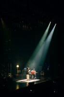 「くそったれども」のパフォーマンスの様子。（Photo by Masato Yokoyama）