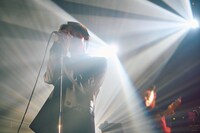 Hiira（Vo）（Photo by Graphy inc. 新井達也）