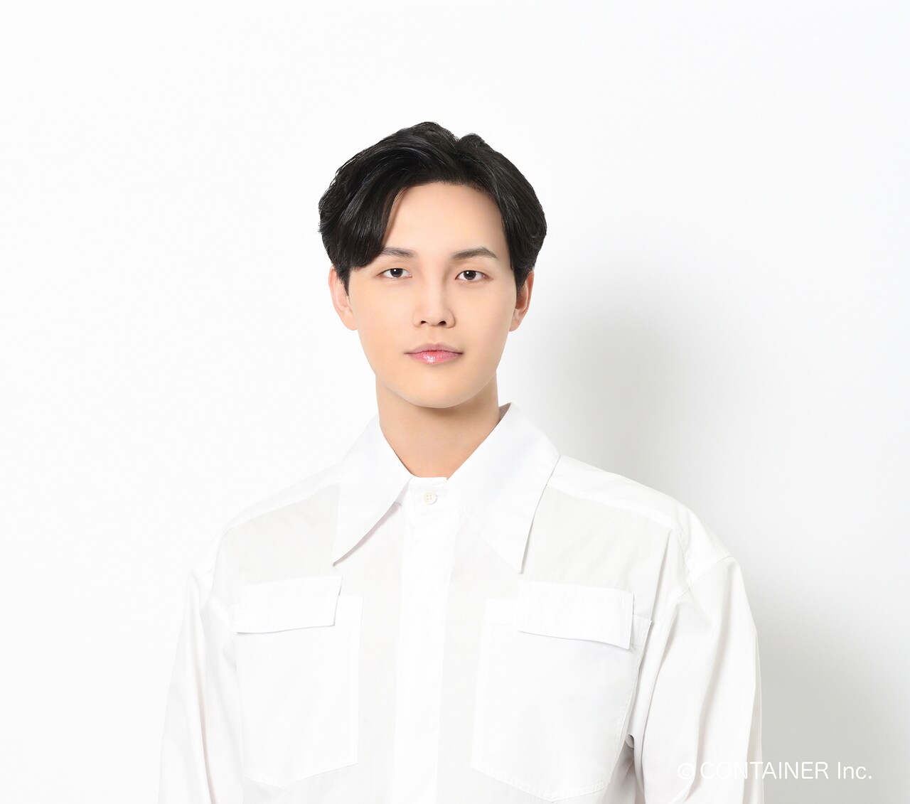 UKが2ndシングルをリリース、大人の魅力や強い覚悟を表現