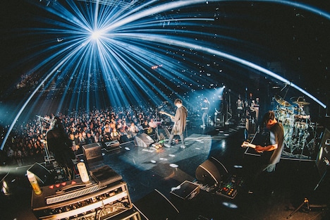 「9mm Parabellum Bullet Tour 2024-2025『YOU NEED FREEDOM TO BE YOU』Extra～カオスの百年vol.21～」の様子。（撮影：西槇太一）