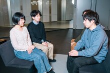 対談中のsorayaとトリプルファイヤー。