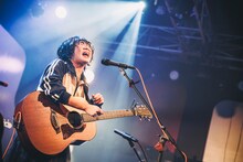 熱演するさとう。。（撮影：スエヨシリョウタ）