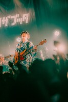 佐々木直人（B, Vo）（撮影：稲垣ルリコ）