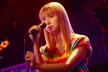 映画「パリピ孔明 THE MOVIE」で上白石萌歌が演じるEIKO。