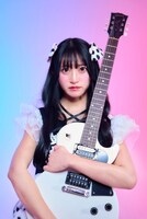 柳沢あやの（G, Vo）