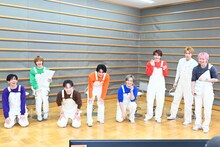 アロハの動向に注目する超特急。