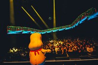 ピーナッツくんのライブの様子。（撮影：横山マサト）