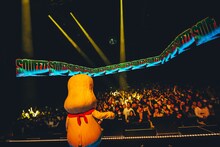 ピーナッツくんのライブの様子。（撮影：横山マサト）