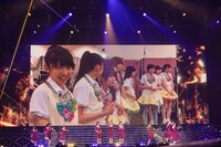 過去のエビ中と共演するえびちゅう。