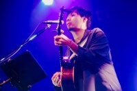 吉田結威（G, Vo）（撮影：松本いづみ）