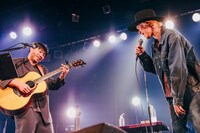 吉田山田（撮影：松本いづみ）