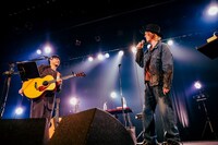 吉田山田（撮影：松本いづみ）