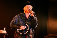 山田義孝（Vo）（撮影：松本いづみ）