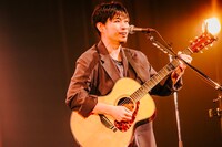 吉田結威（G, Vo）（撮影：松本いづみ）