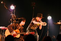 吉田山田（撮影：松本いづみ）