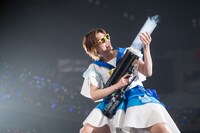 バズーカをぶっ放す小林歌穂。