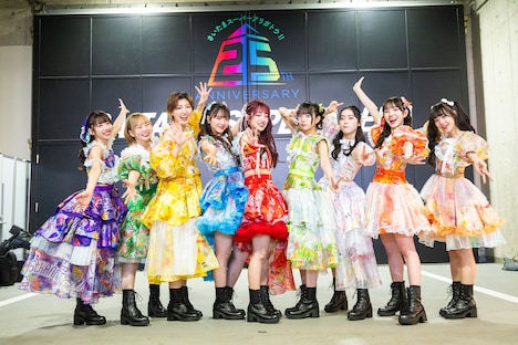 ライブ直前、元気いっぱいの私立恵比寿中学。