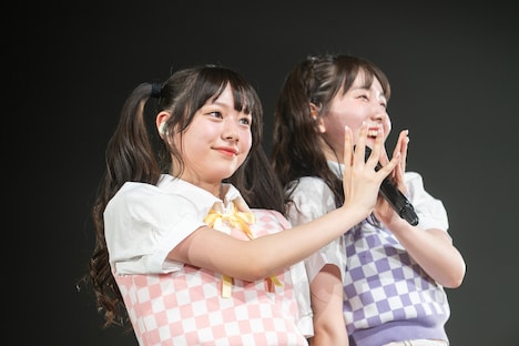 仲村悠菜（左）と桜井えま（右）。