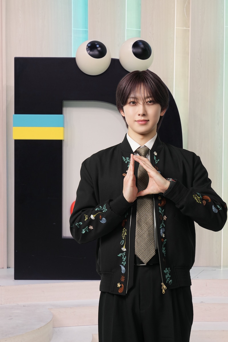 「DayDay.」ポーズをするFUMA（&TEAM）。(c)日本テレビ