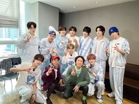 ナインティナインとTREASURE。©︎フジテレビ