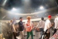 去り際の「すももハイツ」出演者たち。