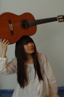 2010年、デビュー当時の青葉市子。