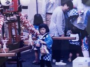 5歳頃。近所のお祭りにて。
