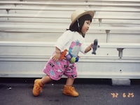 水族館でご機嫌な2歳の青葉市子。