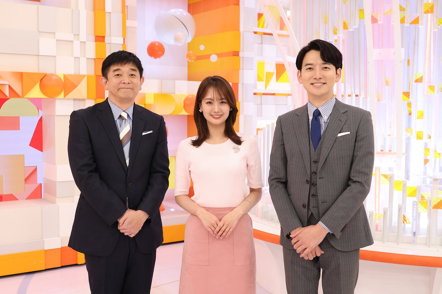 左から伊藤利尋アナウンサー、井上清華アナウンサー、生田竜聖アナウンサー。©フジテレビ