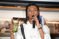 「GINGERモヒート」について語るJIMMY。