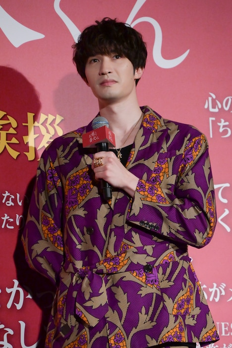 ギャグを封印するジェシー。