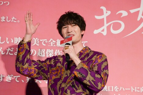 ボードに書かれた感想を読み間違えて耳まで真っ赤になるジェシー。