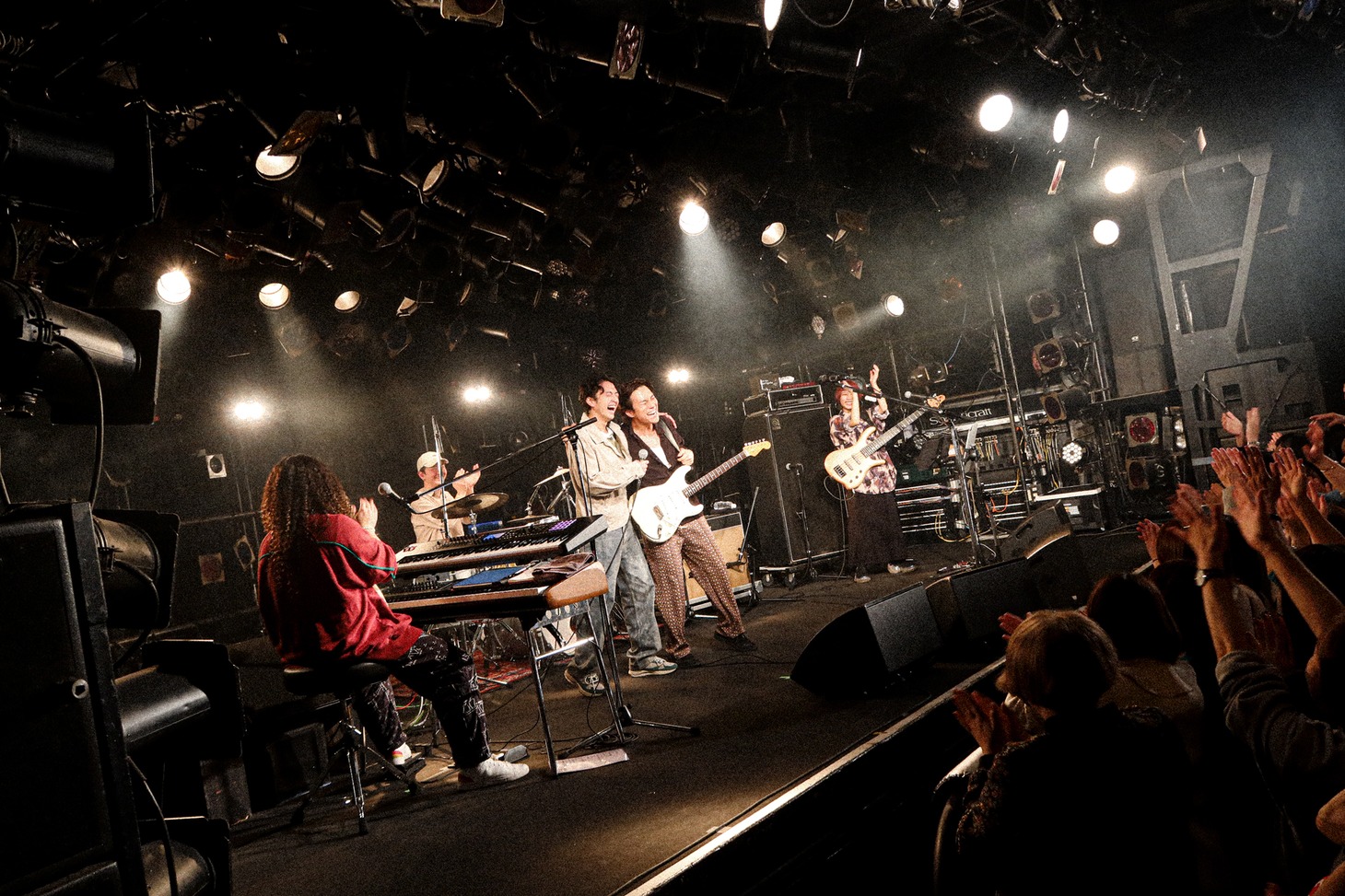 TAIKINGと荒谷翔大。（撮影：丸山達也）