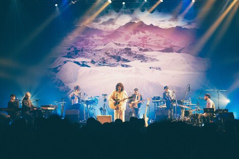 「ROTH BART BARON 10th Anv TOUR 2024-2025『Ice Age: Melt and Blooms』」ファイナル公演の様子。（撮影：金本凛太朗）